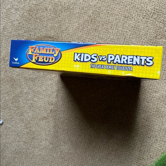 Family Feud. Kids vs Parents Board Game 2019 - Picture 4 of 7